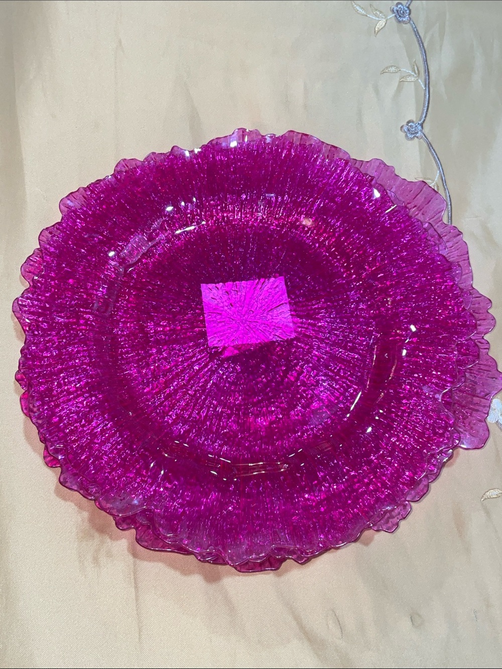 NEW The Spring Shop Fuchsia Textured Plastic PINK charger Decorative Plate